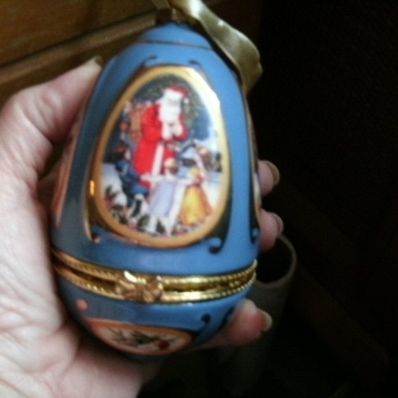 fine china Santa egg shaped musical ornament trinket box. - Picture 2 of 6